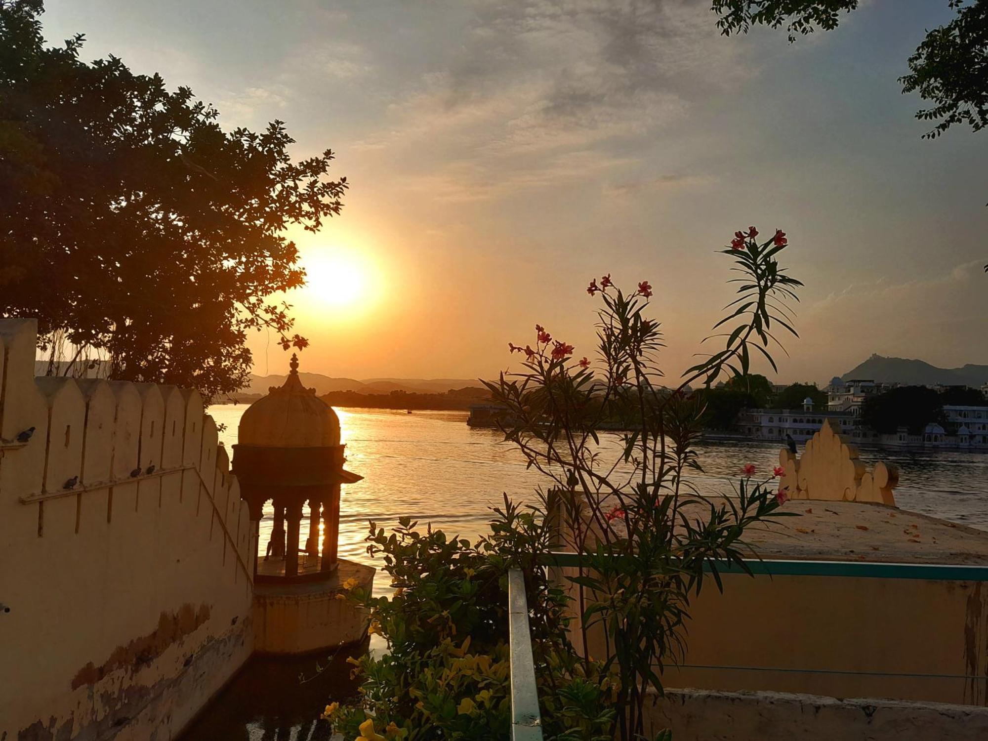 Paddy'S Loft The Lake View Hostel Udaipur Buitenkant foto